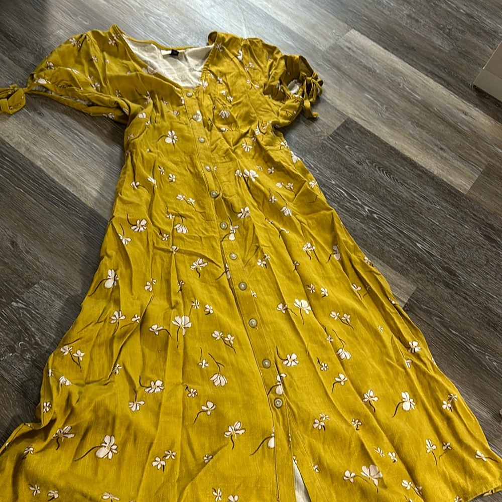 Universal Thread yellow floral dress